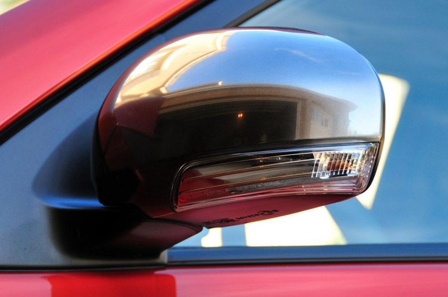 Детали экстерьера Scion iQ 2012 года  (фото 41 из 128)